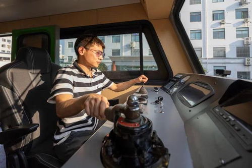 廬陽造新能源火車頭開跑 電動軌道車引領綠色交通新篇章
